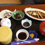 お食事処 灘や - 煮魚定食も美味しそう。