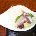 お食事処 灘や - 煮魚定食のお刺身。