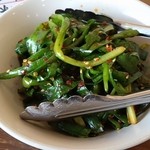 中華そば 高安 - 卓上の『ニラ漬け』～♪　(^o^)丿