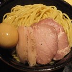 麺屋一燈 - 真空なんちゃらの豚ロース２枚、鶏胸肉２枚。これはヤバイ。