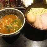 特製濃厚魚介つけ麺 950円、中盛り(300g)50円