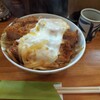 とんかつ 燕楽 - 料理写真:カツ丼。池上よりカツがデカイような？てか デカイ。