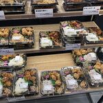 鳥ぷろ - 料理写真:弁当ショーケース