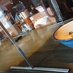 雨は、やさしく NO,2 - すでにカウンターは満席です。