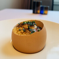 ラ メゾン ドゥ グラシアニ 神戸北野 - ①【アミューズ-1】
                      鶏卵のフラン、アスパラのエスプーマ
                      