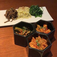 蕃 YORONIKU - キムチ3種、ナムル3種