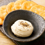 Cream cheese with Saikyo dressing [with crackers]