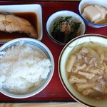 富山上袋食堂 - かれい煮つけ＆ほうれん草おひたし＆高野豆腐＆ご飯小＆豚汁