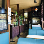 Kissa Yookari - 從桌子座位拍攝的店內景觀
                      左後方是吧台座位