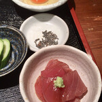 めしの助 - まぐろ小鉢
      生卵
      塩昆布