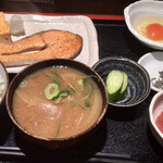 めしの助 - 焼き鮭と卵かけごはん