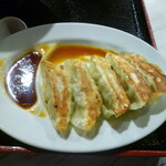 中華料理 百菜 - お醤油かけすぎじゃない？