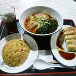 中華料理 百菜 - かち：お醤油ラーメンと炒飯ギョウザセット