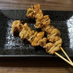 金澤串揚げ ざしき笑し - 鶏皮の漬け込み焼き、100円×2