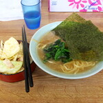 オノミチ - ラーメン 650とキャベチャー100円