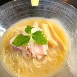 麺屋 菜花奈 - 燻製牡蠣出汁らーめん1000円