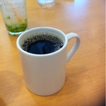 コーヒーはアメリカンサイズ。結構美味しい。
