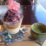 カフェ 中野屋 - 紫芋とラムレーズンアイスのモンブランパフェ 850円（お抹茶セット＋250円）