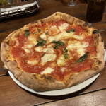 Pizzeria E Bar La Borraccia - 一人前で直径30センチは ありそうなピッツァ！でも最後まで飽きずにペロリでした！