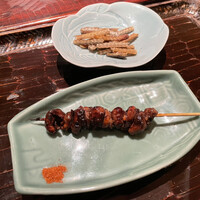 にょろ助 銀座 - 肝（600円）、骨せんべい（470円）