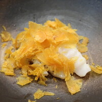 すし あらい - つぶ貝（北海道）唐墨載せ