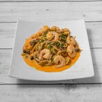 Shrimp and mushroom cream pasta with bean sauce