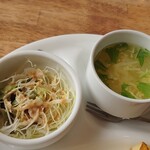 ういんぐ - ●アイスコーヒー　430円（終日モーニングサービス付き）
のサラダ、スープ
