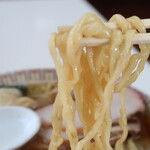 手打中華 すずき - 手打ちワンタンメンの麺