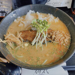 らーめん 仙代 - 鶏白湯味噌 ¥850
      牛骨やゲンコツ香味野菜を合わせ､更に美味しくなった鶏白湯スープ♪