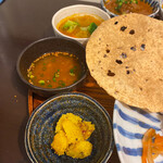 月と亀 - お惣菜やスープ、野菜たっぷりカレー。見事な和とインドの融合！