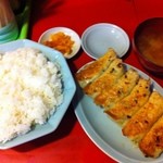 龍門 - 餃子ライス～♪　　￥６２０！
      
      
      ｵﾎﾎﾎｯ！なんだかライスの盛りも良いっすねぇ～