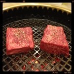 食彩和牛 しげ吉 - 期間限定、A5和牛雌牛の熟成肉。どちらもイチボ。
