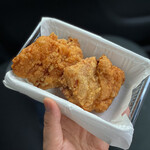 から揚げ専門店 から助 - 料理写真:名物醤油唐揚げ 2貫☆