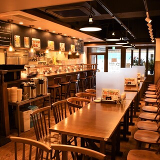 アクセス抜群で使い勝手の良い店内