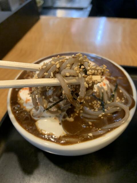 なぜ蕎麦にラー油を入れるのか 東新宿店 東新宿 そば 食べログ