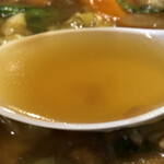 San shuu - 五目らーめんのスープ