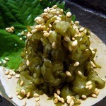 焼鳥・元気 - キュウリ古漬け４５０円です。
      本日の〆の一品にしましたよ。
      焼酎に合うかなって思ってね。
      〆にはお漬物が合いますよね。