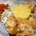 焼鳥・元気 - 鳥の唐揚６００円です。
      あ～っ、これだけ元気に通っているのに、鳥の唐揚を食べるのは今回が初めてかも。
      鳥の唐揚が大好きさんの注文でした。