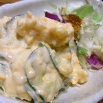 焼鳥・元気 - ポテトサラダ４５０円です。
      ここのポテトサラダが大好き少女のオーダーです。
      はい。
      全部１人で食べて良いですよ。