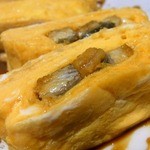 焼鳥・元気 - うまきは、４切れ入っていました。
      うまき大好き少女が後で来るって言っていたので残しておかないと。
      では、１個いただきましょう。