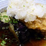 焼鳥・元気 - って、思ったら反対側にちゃんと沢山ありましたよ。
      鶏もナスもポンズの風味がよく効いていて いい感じでしたよ。
      食欲がすすむっていうんでしょうか。
      ポンズでナスを食べて食欲が出てきましたよ。