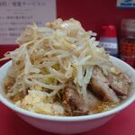 ラーメン二郎 - 小ラーメン 790円　ニンニク、ヤサイ、アブラ