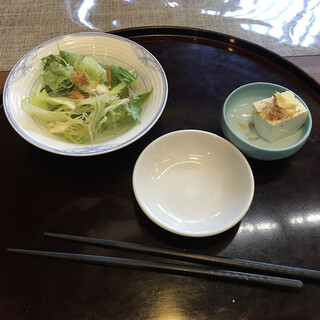 魚芳 旬鮮道場 - 料理写真:サラダと冷やっこ