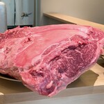 銀座 大石 - 飛騨牛のもも肉の塊