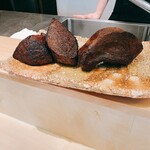 銀座 大石 - 飛騨牛のももの部分を塊のまま1.5−２時間かけてじっくり焼いたもの。中は赤みが綺麗。