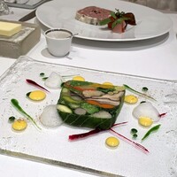 レザンファン ギャテ - プレスした20種類の季節野菜のテリーヌ
                    友人は長期熟成をかけた 田舎風テリーヌ