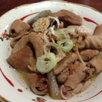 突き出しがモツ煮込み　大変美味しい！