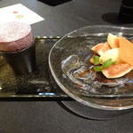 ガストロノミー ジョエル・ロブション - カシスのスフレ フレッシュいちじくとパン・デピスのアイスクリームを添えて。これもおススメ！個人的にスフレが好きなことに気づかされてきたｗ