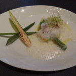ガストロノミー ジョエル・ロブション - 天然真鯛 ポロ葱のエテュベとシトロネルの香りのクレーム