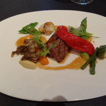 ガストロノミー ジョエル・ロブション - 特選和牛ロース肉 グリエにし、旬の野菜と香り高い“ジュ”を添えて。高級焼肉店の焼肉と同じ味でしたｗ